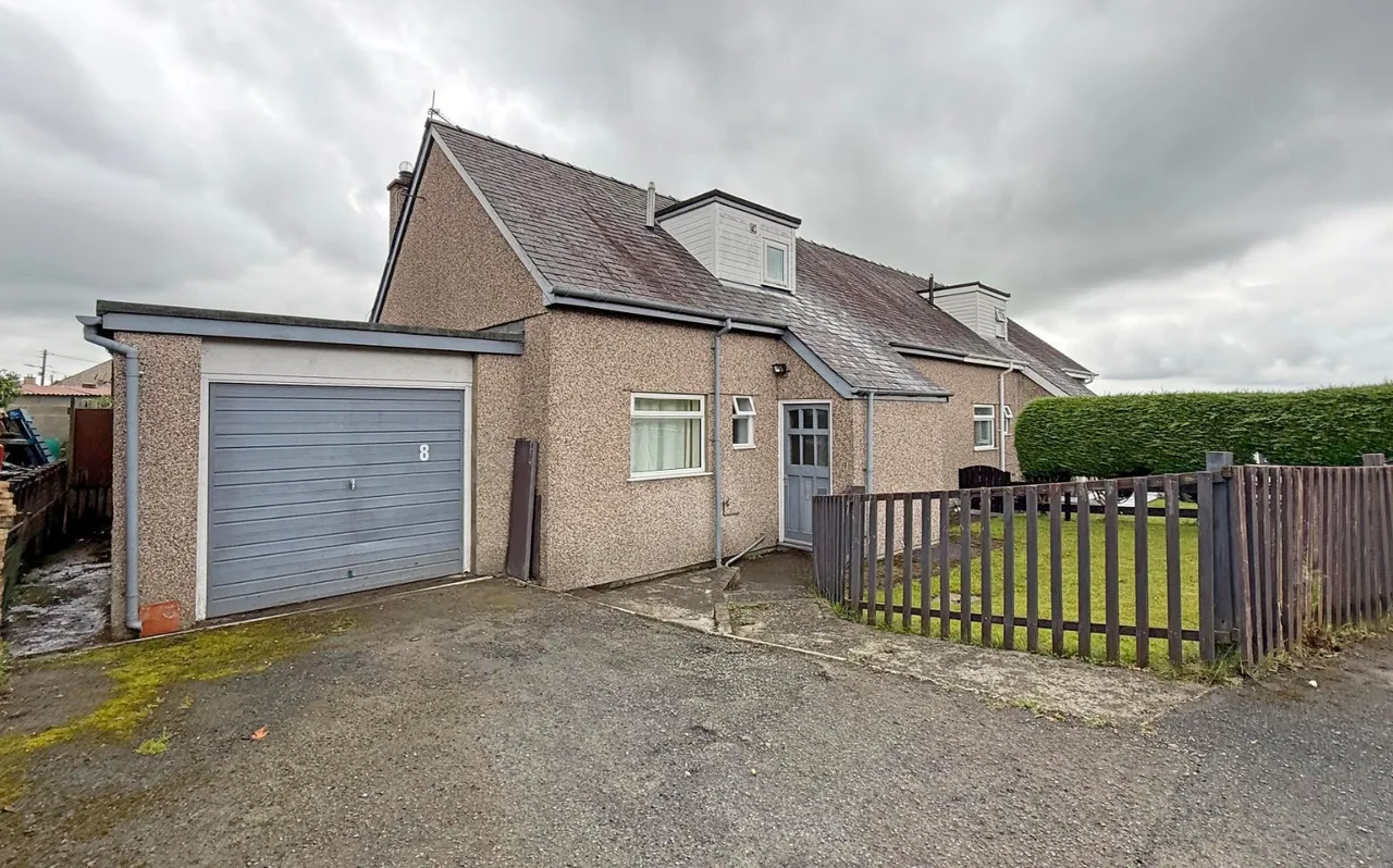 3 bed house for sale, Tan Yr Allt, Rhostryfan