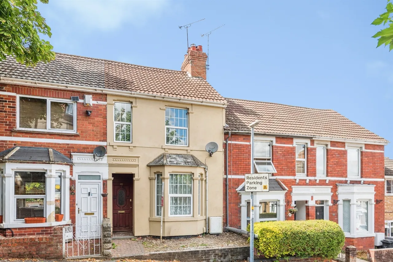 2 bed house for sale — Deacon Street, Swindon