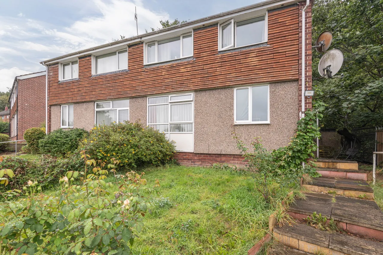 4 bed house for sale — Foxcroft Green, Leeds, LS6 3NR