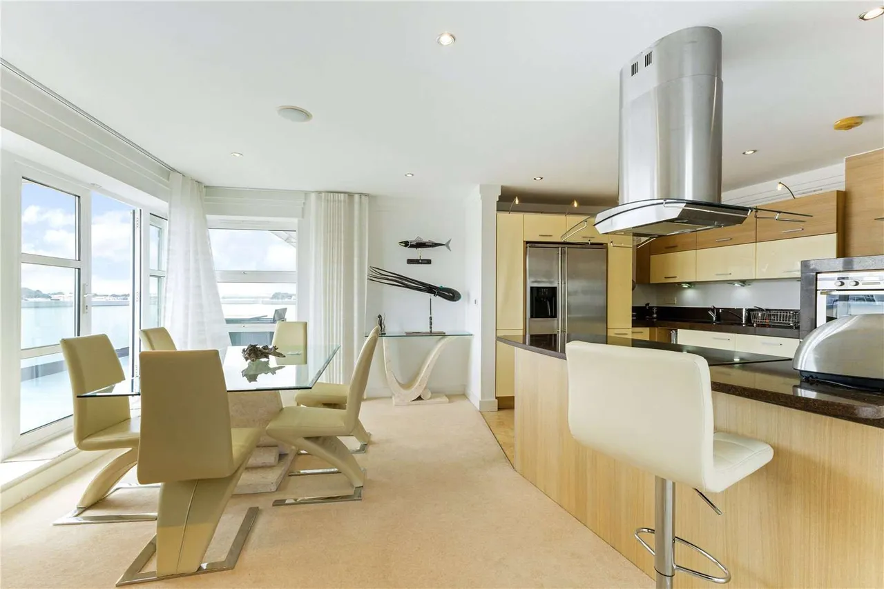Shore Road, Poole, Dorset, BH13 7PJ, photo 9
