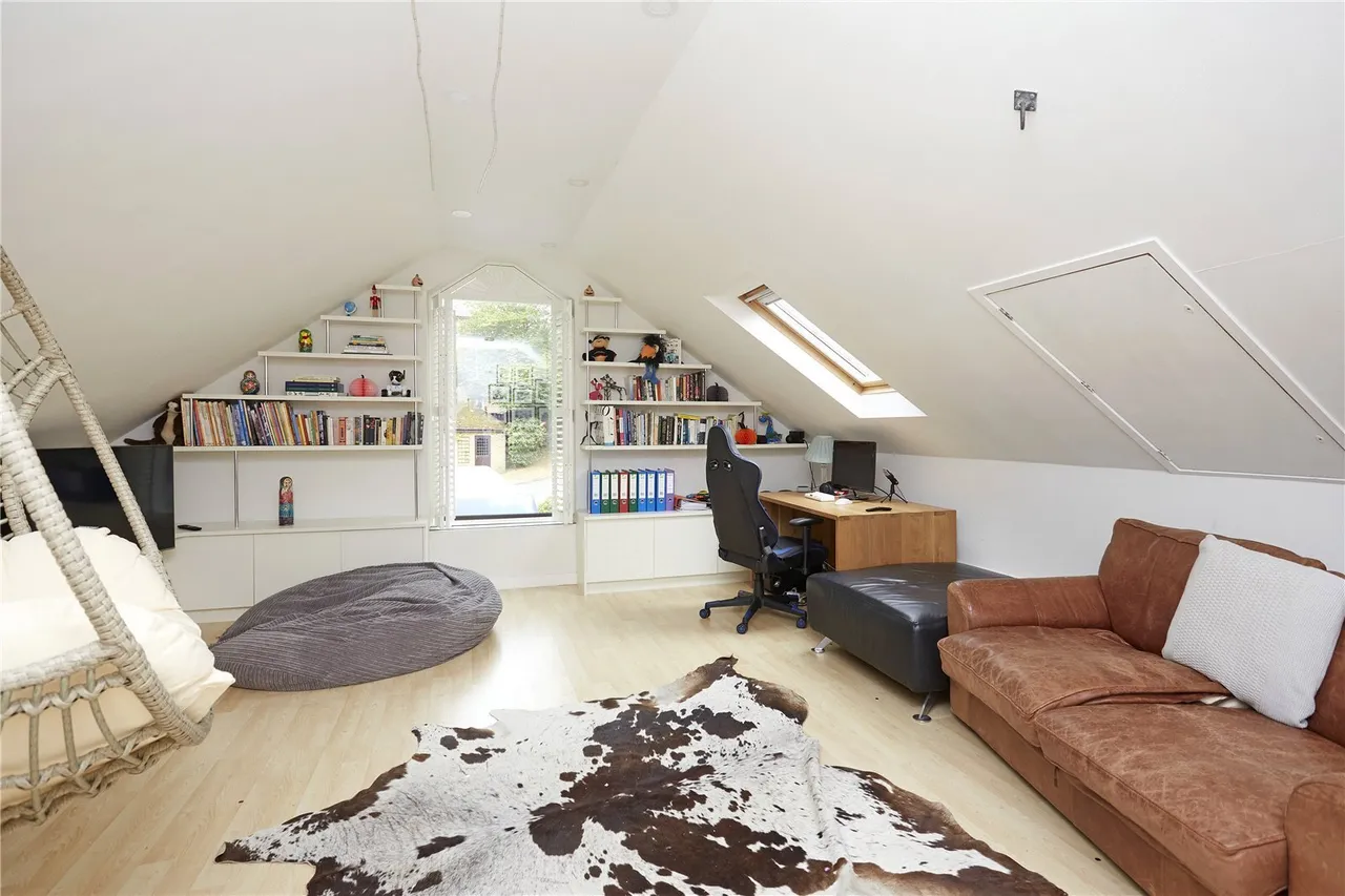 Woodcote End, Epsom, KT18, photo 9