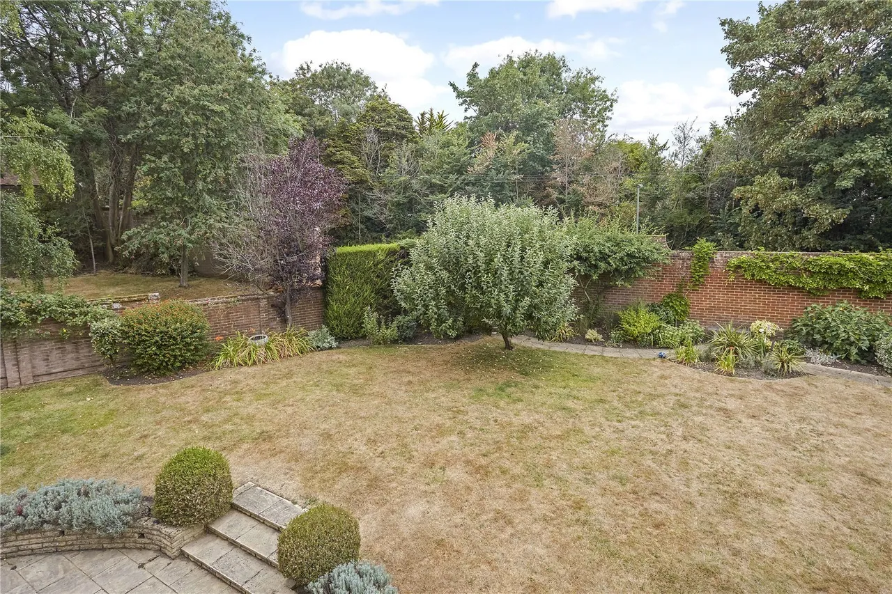 Woodcote End, Epsom, KT18, photo 16