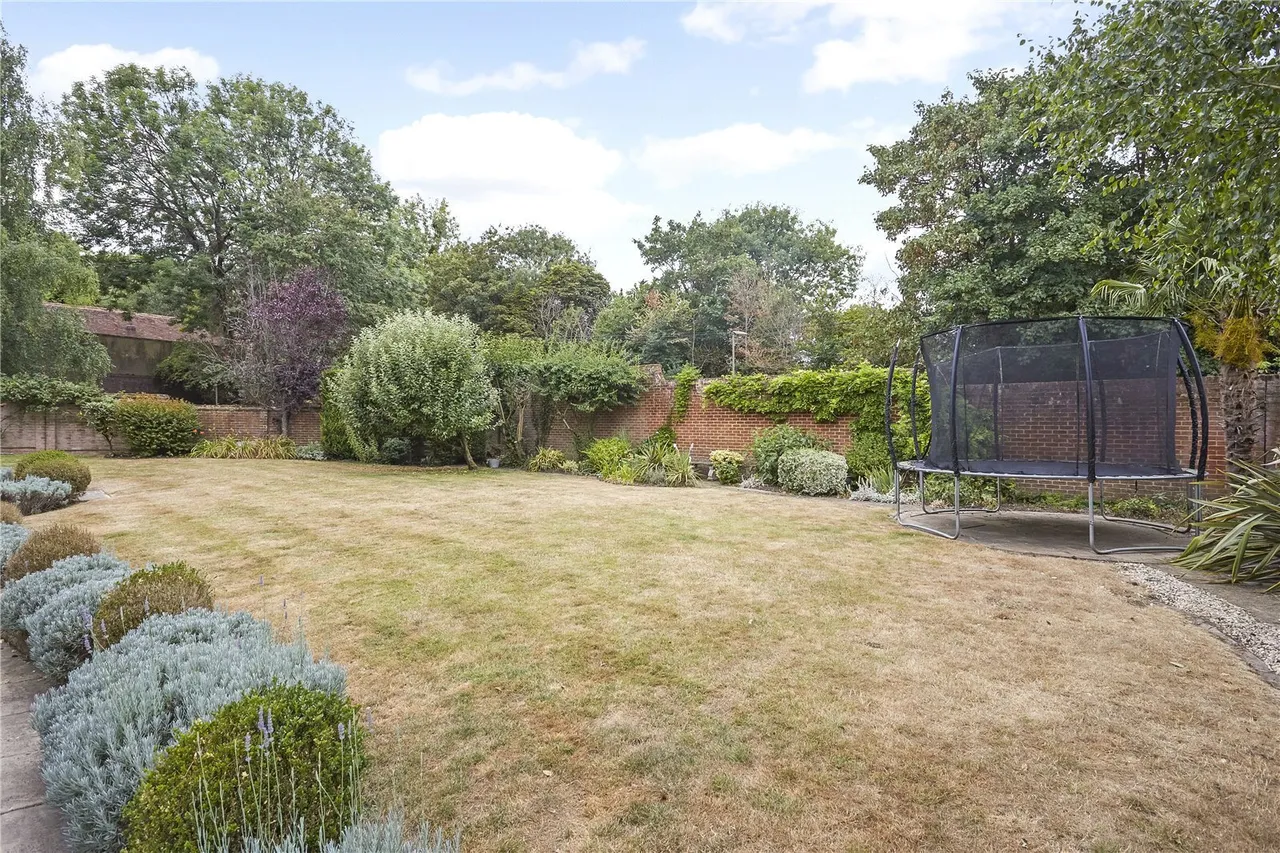 Woodcote End, Epsom, KT18, photo 22
