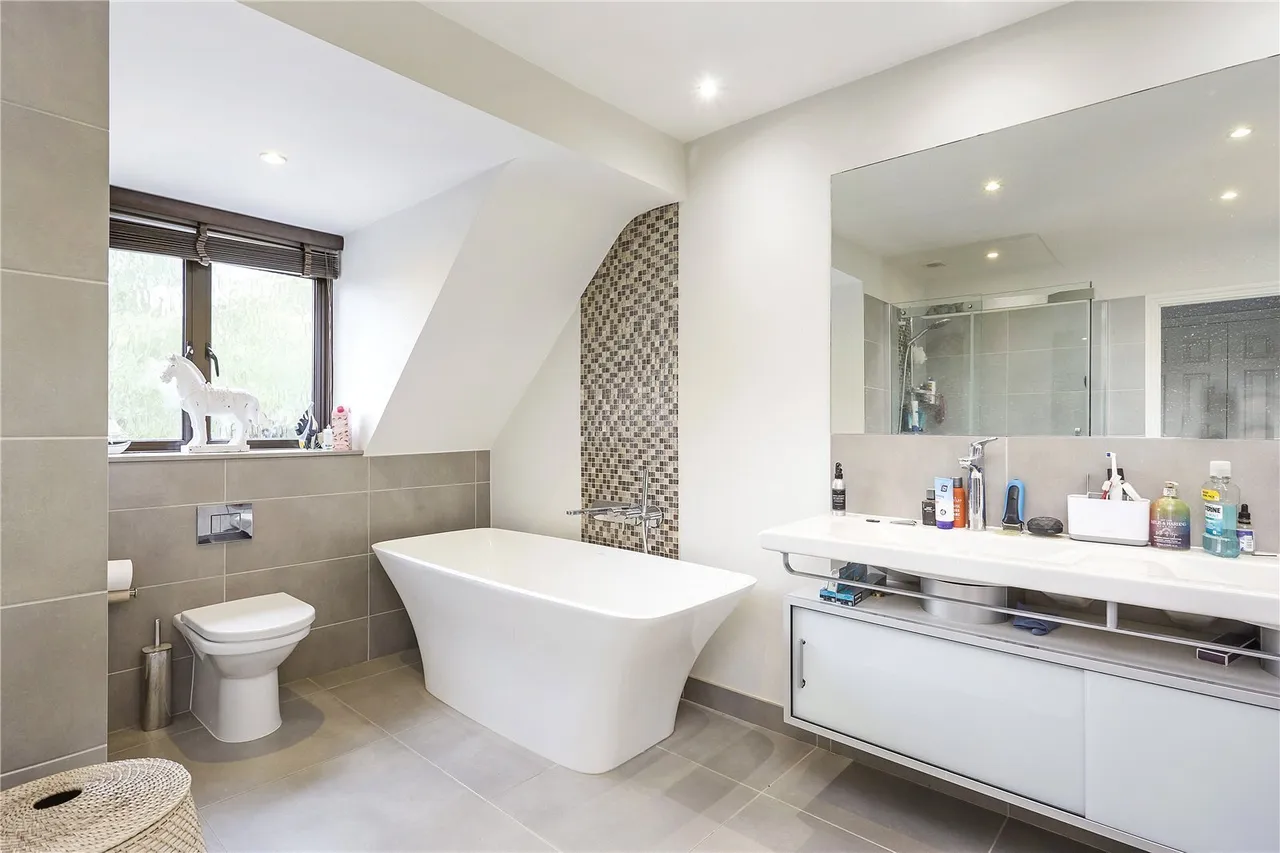Woodcote End, Epsom, KT18, photo 10