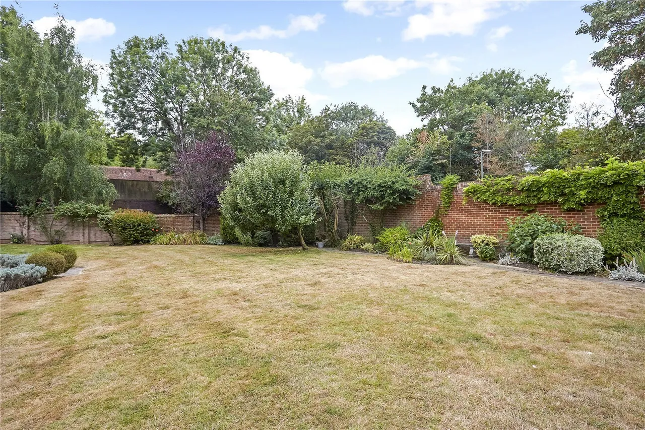 Woodcote End, Epsom, KT18, photo 23