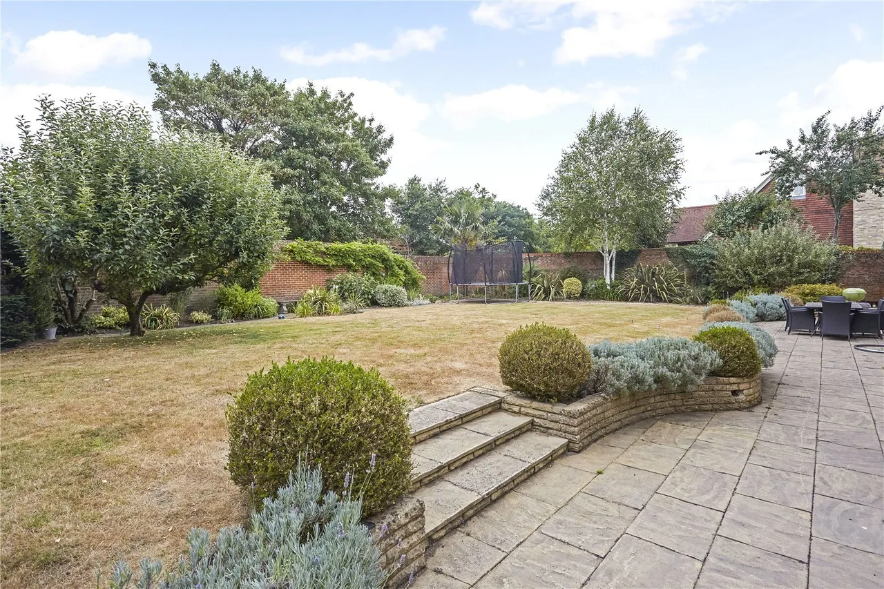 Woodcote End, Epsom, KT18, photo 21