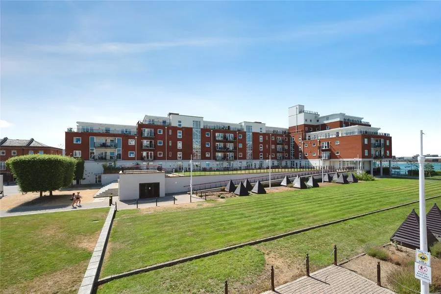 Arethusa House, Gunwharf Quays, PO1, photo 15