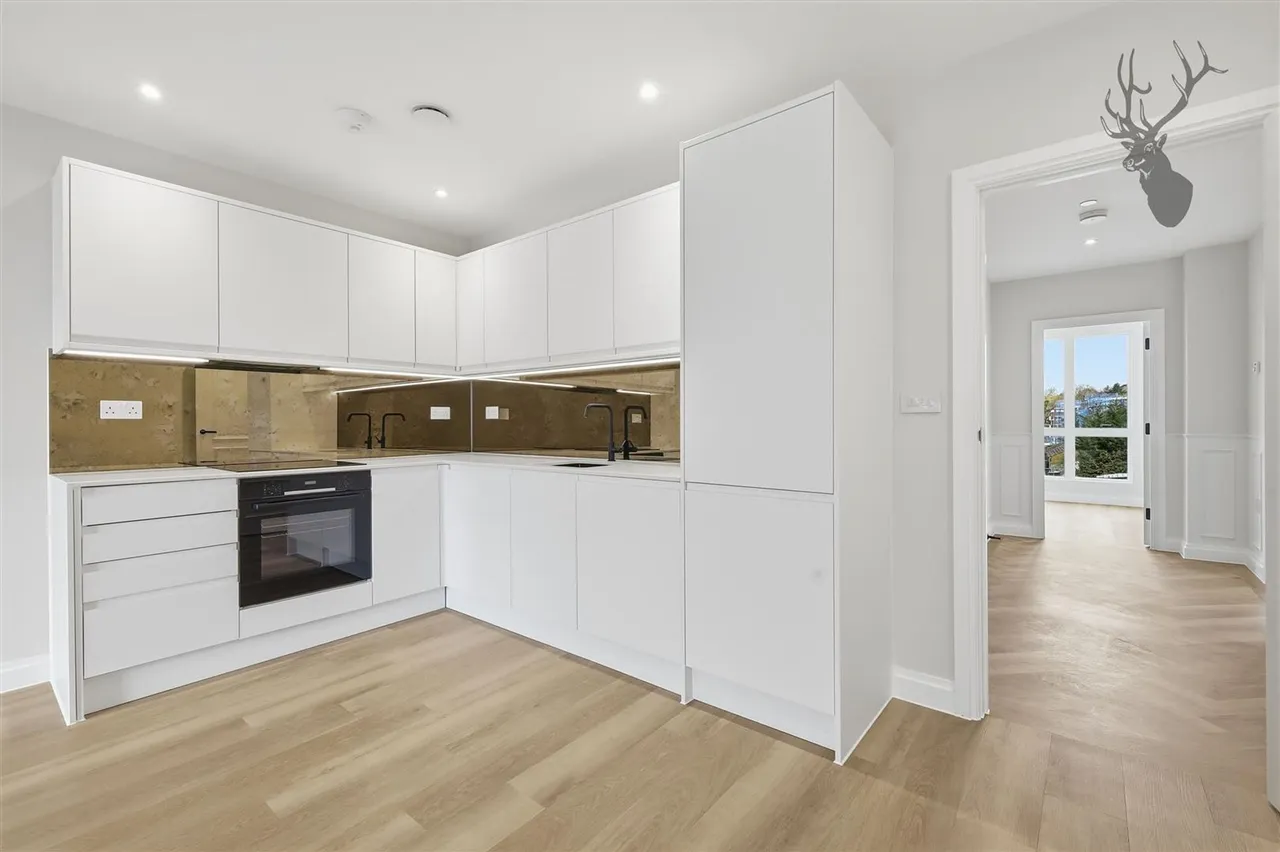 High Road, Chigwell, IG7, photo 5