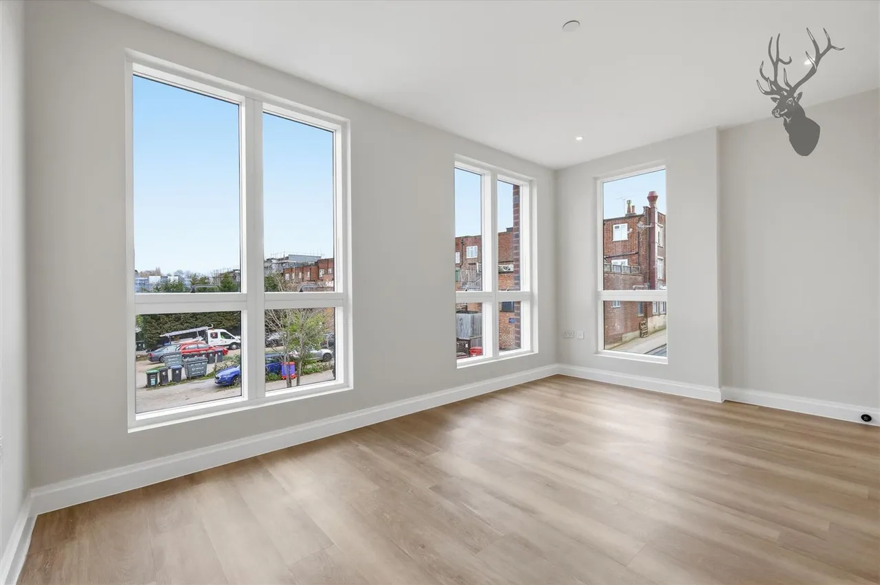 High Road, Chigwell, IG7, photo 9