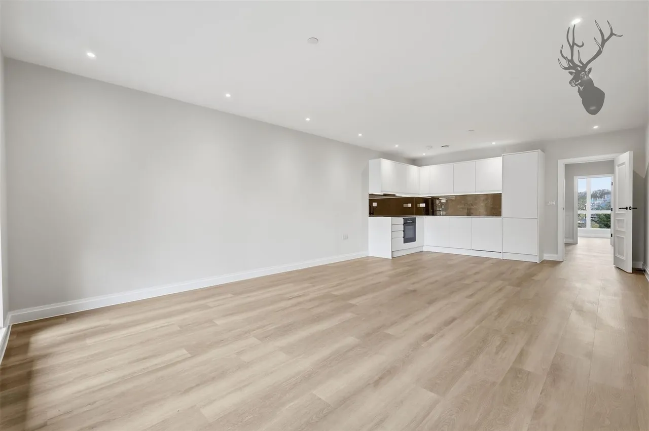 High Road, Chigwell, IG7, photo 6