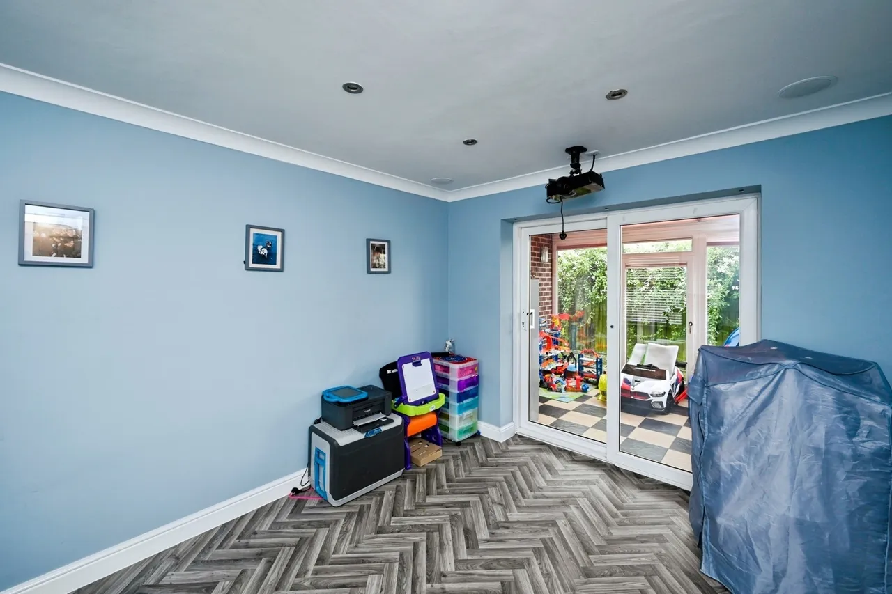 Tintern Close, Kirkby-in-Ashfield, NG17, photo 16