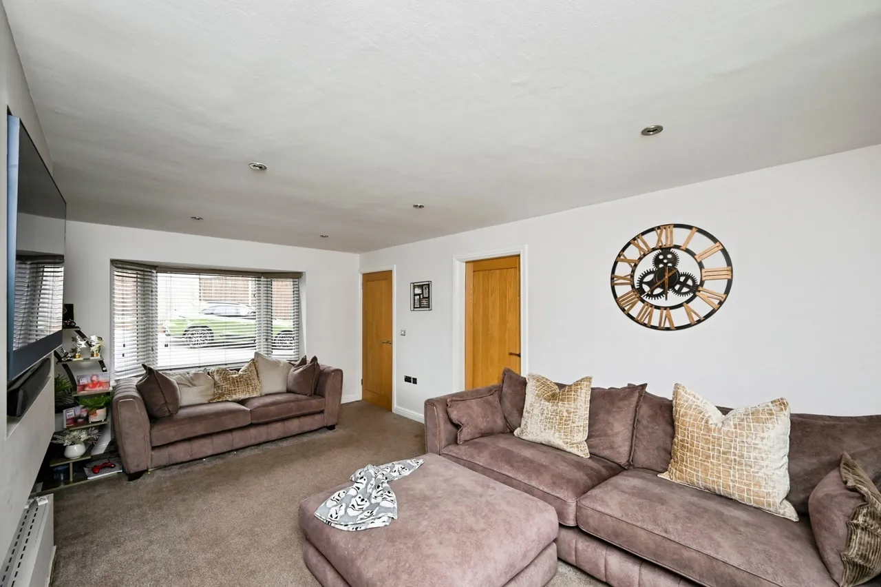 Tintern Close, Kirkby-in-Ashfield, NG17, photo 7
