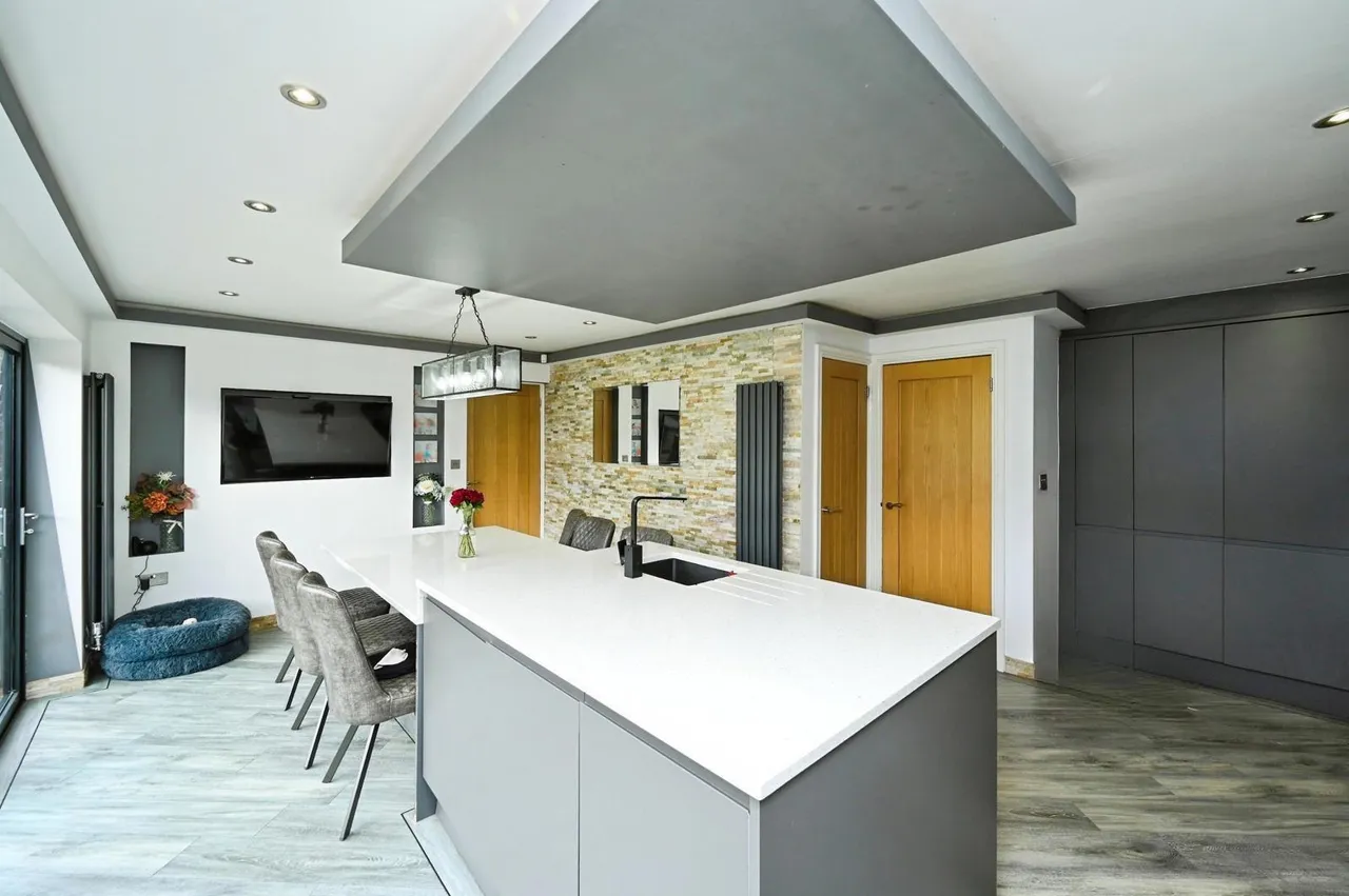 Tintern Close, Kirkby-in-Ashfield, NG17, photo 3