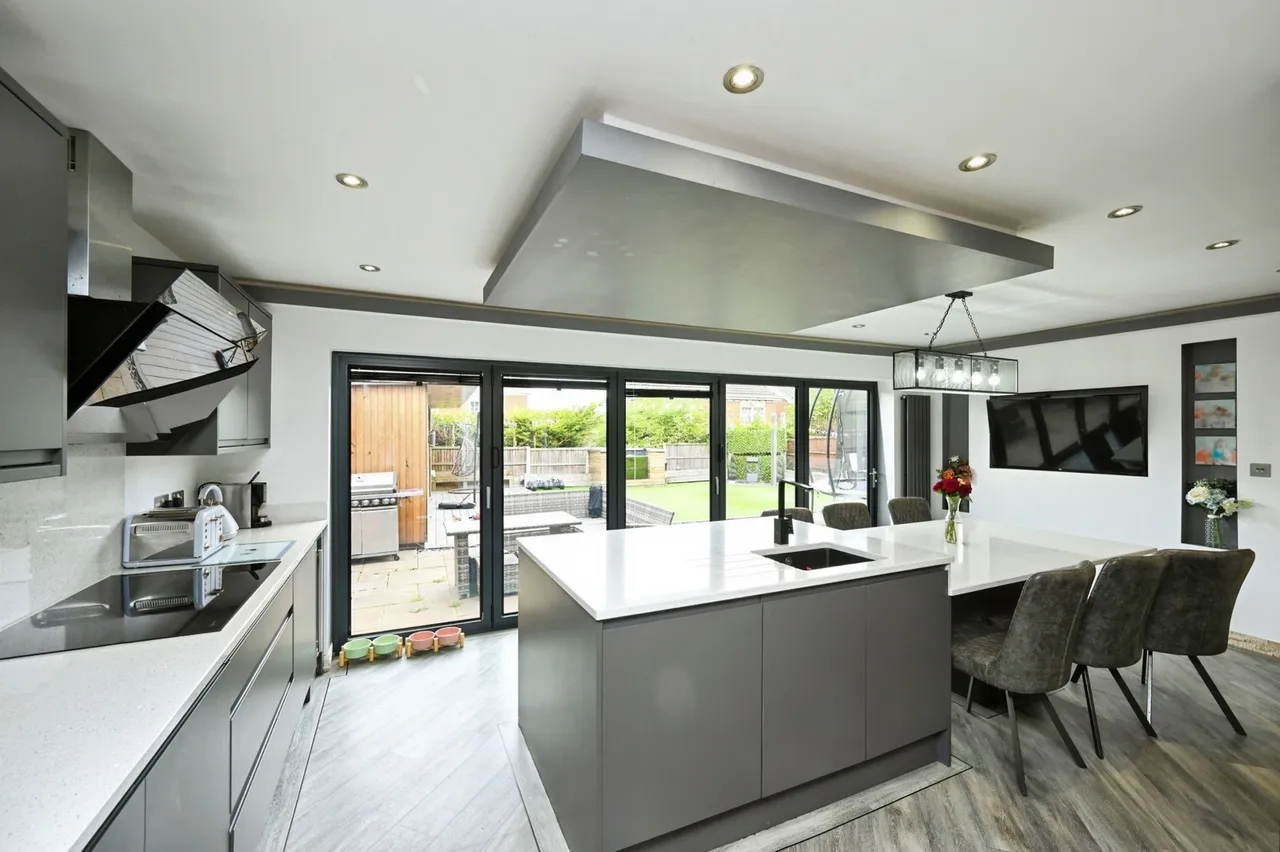 Tintern Close, Kirkby-in-Ashfield, NG17, photo 2