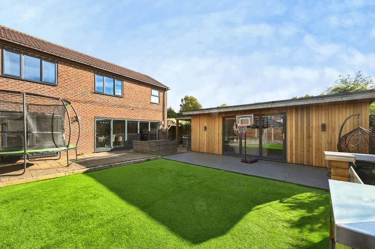 Tintern Close, Kirkby-in-Ashfield, NG17, photo 20