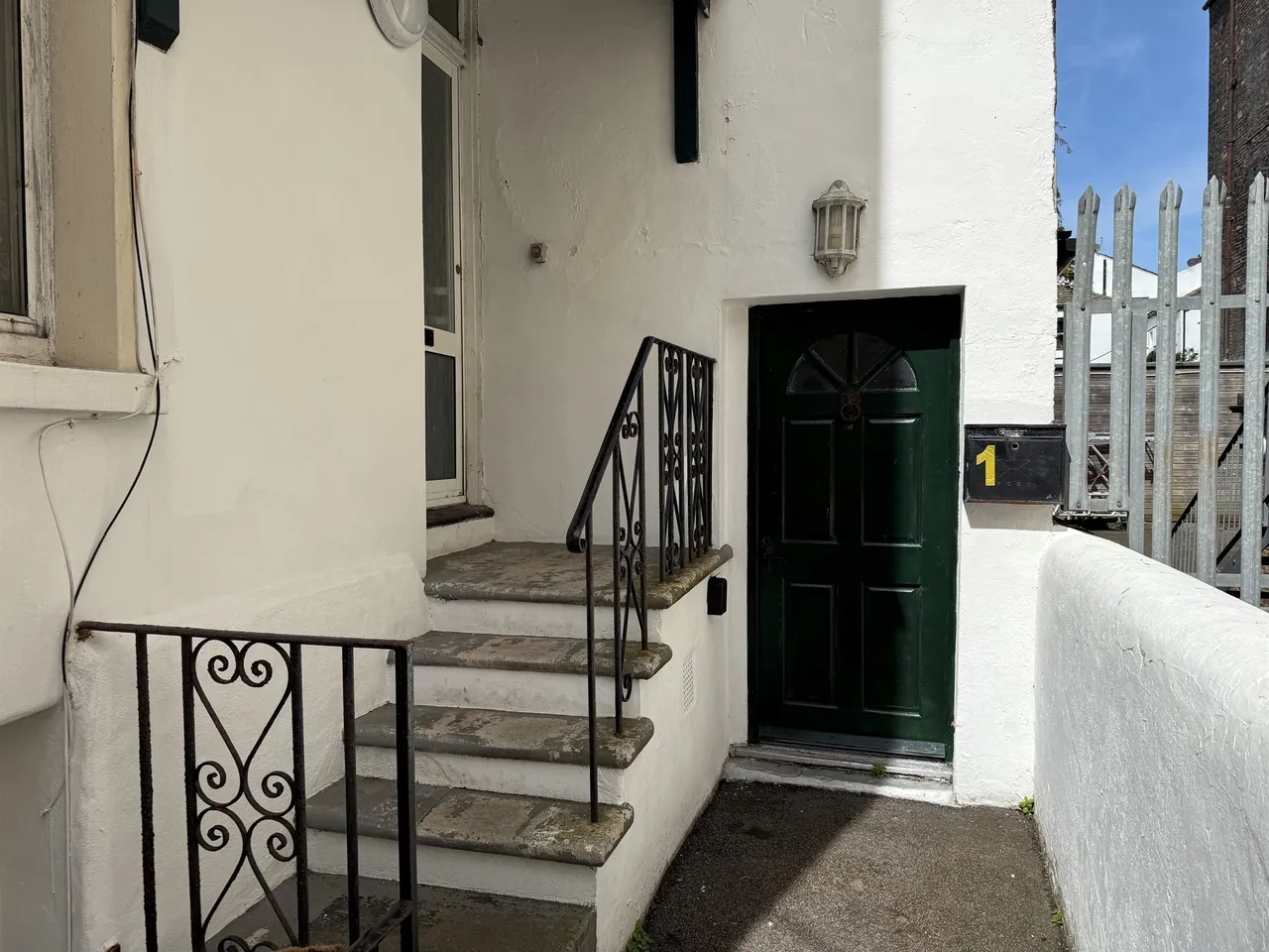 3 bed flat for sale — Seaside Road, Eastbourne