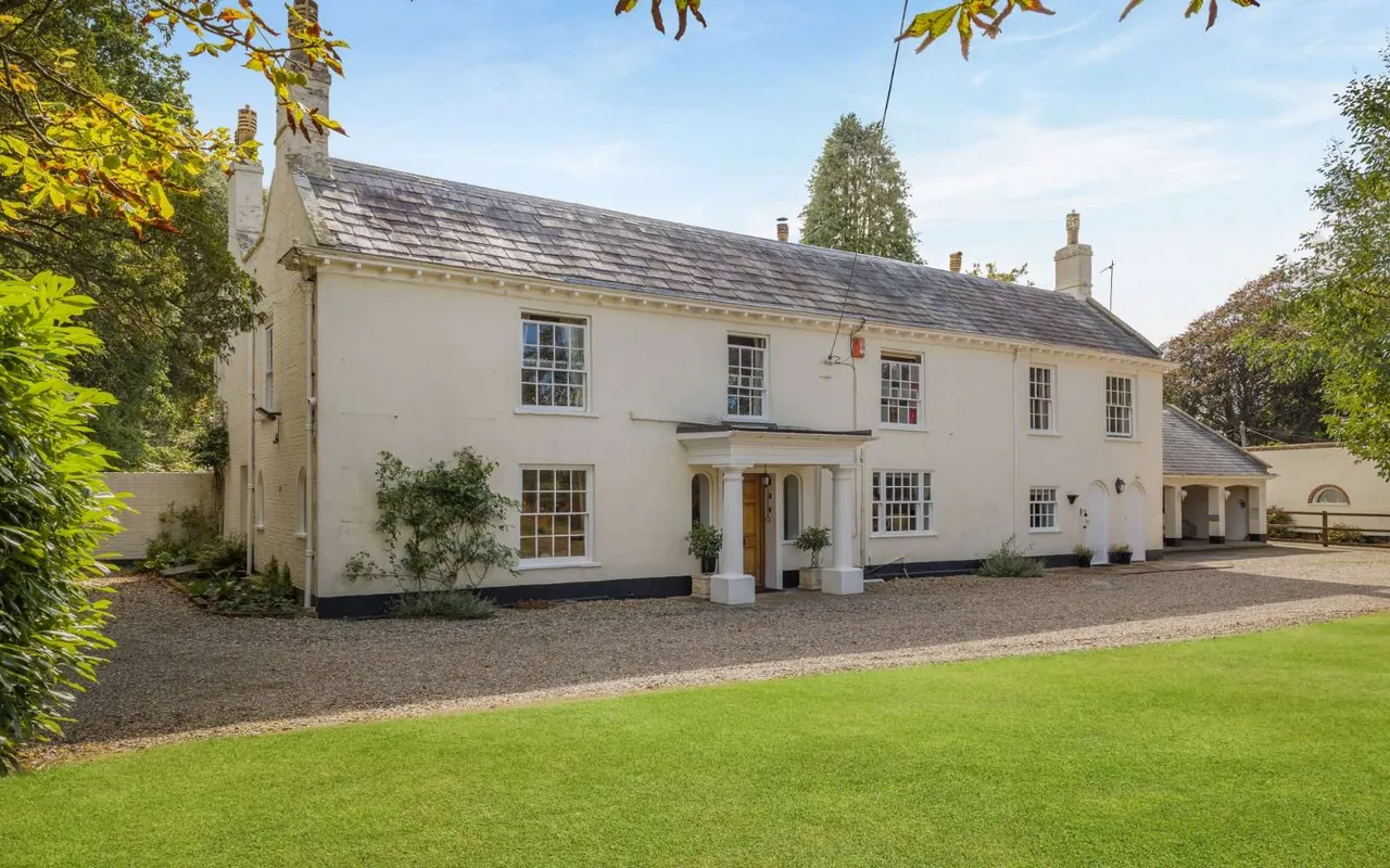6 bed house for sale — The Street, Brundall, Norwich, Norfolk, NR13 5JY