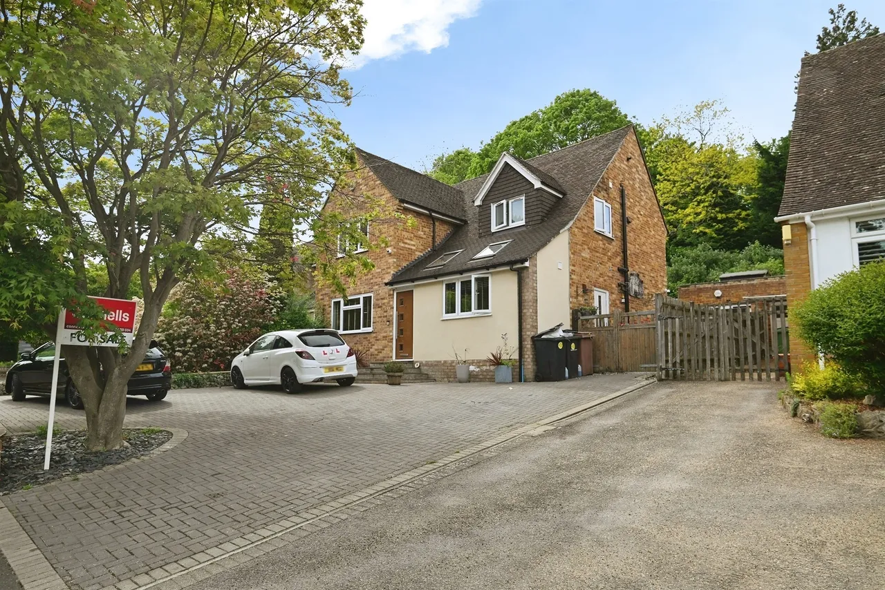 4 bed house for sale — Trapham Road, Maidstone