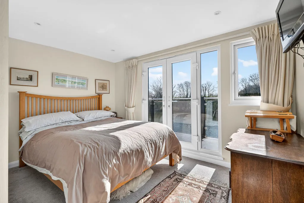 Sunbury Court Island, Sunbury-On-Thames TW16 5PP, photo 16