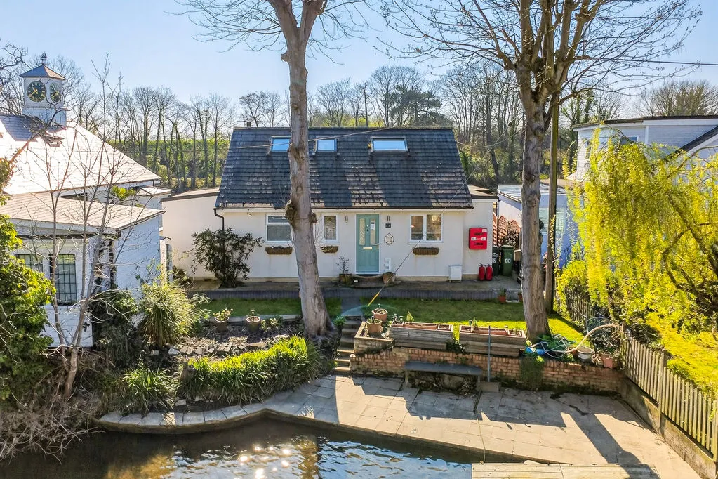 Sunbury Court Island, Sunbury-On-Thames TW16 5PP, photo 25