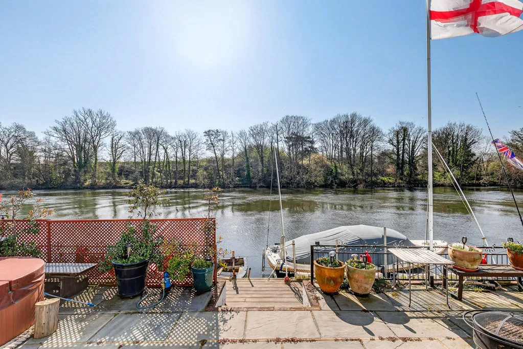 Sunbury Court Island, Sunbury-On-Thames TW16 5PP, photo 22