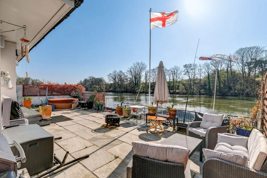 Sunbury Court Island, Sunbury-On-Thames TW16 5PP, photo 20