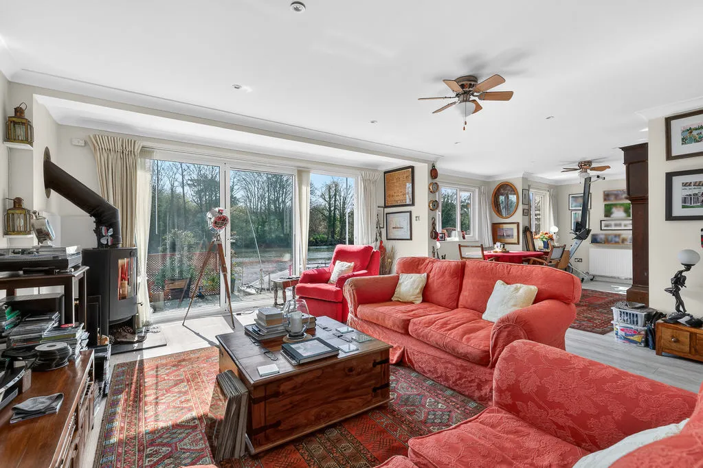 Sunbury Court Island, Sunbury-On-Thames TW16 5PP, photo 10