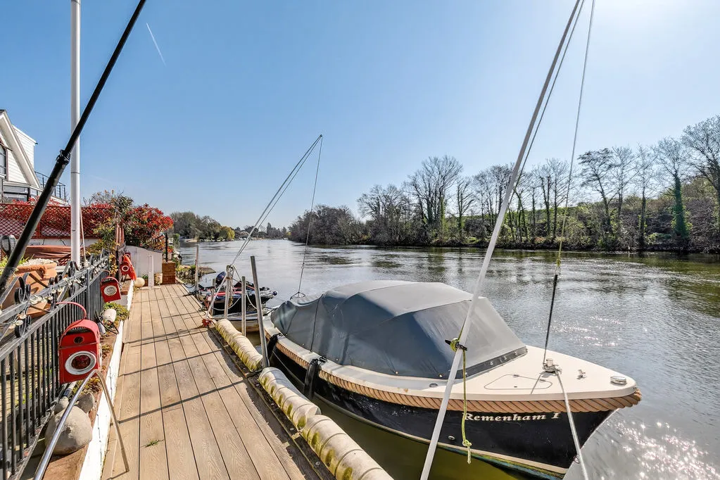Sunbury Court Island, Sunbury-On-Thames TW16 5PP, photo 23