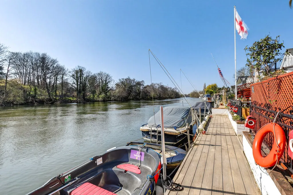 Sunbury Court Island, Sunbury-On-Thames TW16 5PP, photo 7