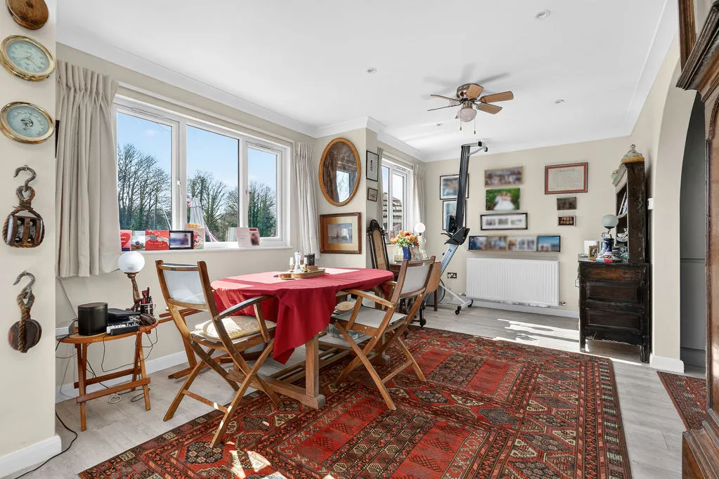 Sunbury Court Island, Sunbury-On-Thames TW16 5PP, photo 13