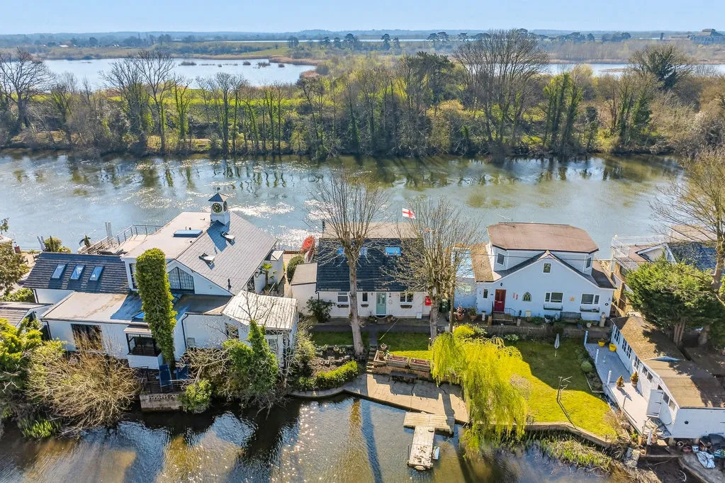 Sunbury Court Island, Sunbury-On-Thames TW16 5PP, photo 8