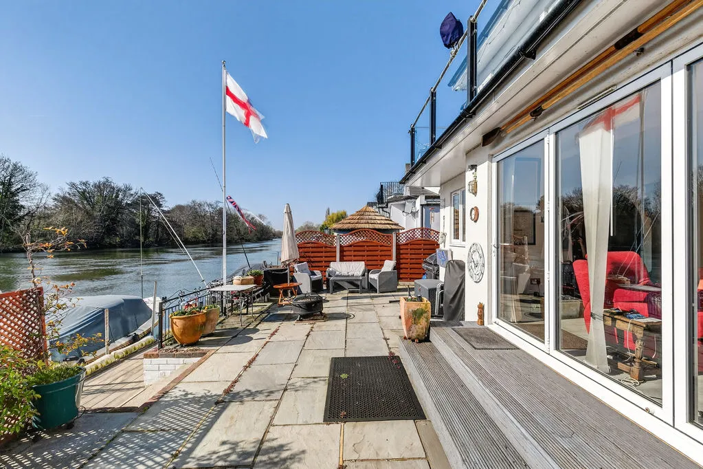 Sunbury Court Island, Sunbury-On-Thames TW16 5PP, photo 21