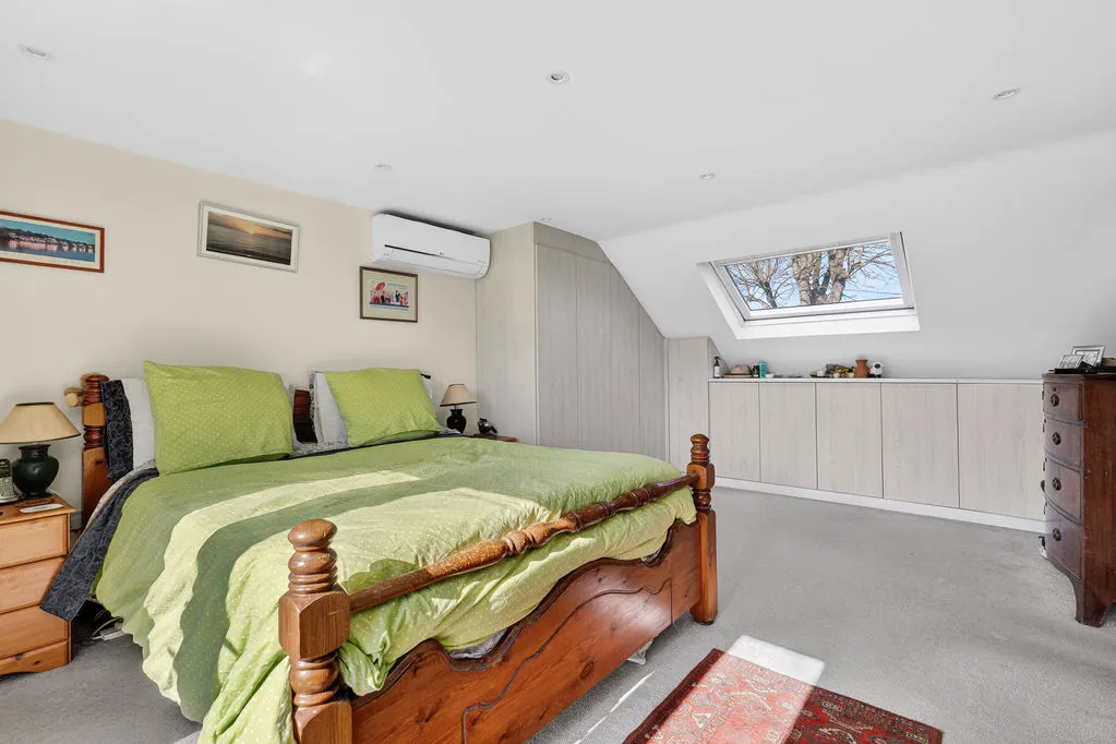 Sunbury Court Island, Sunbury-On-Thames TW16 5PP, photo 15