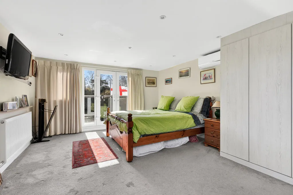 Sunbury Court Island, Sunbury-On-Thames TW16 5PP, photo 14