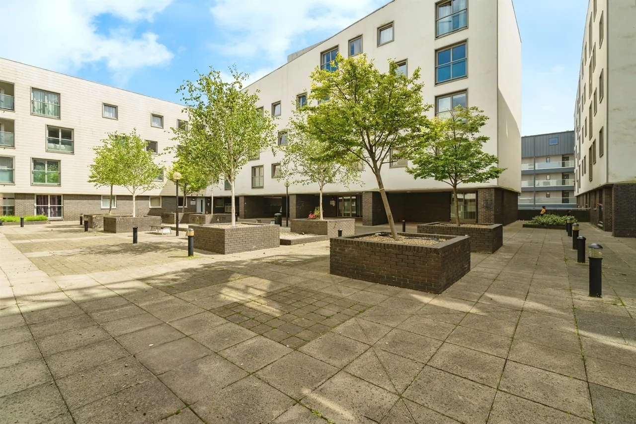 2 bed flat for sale — Maidstone Road, Norwich