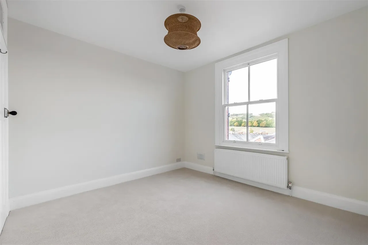 High Street, Dorking, RH4, photo 8