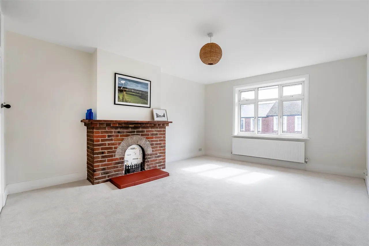 High Street, Dorking, RH4, photo 2