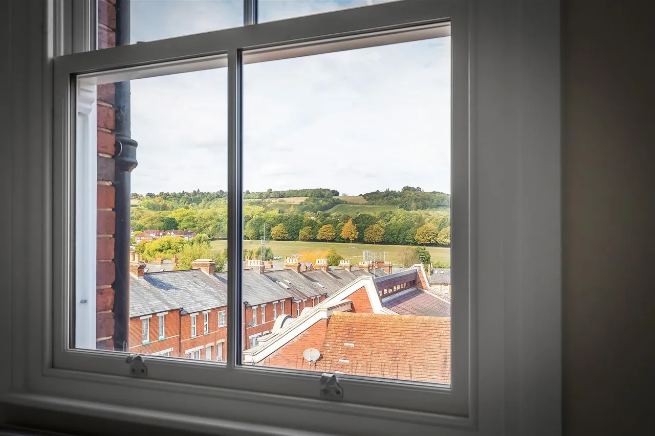 High Street, Dorking, RH4, photo 4