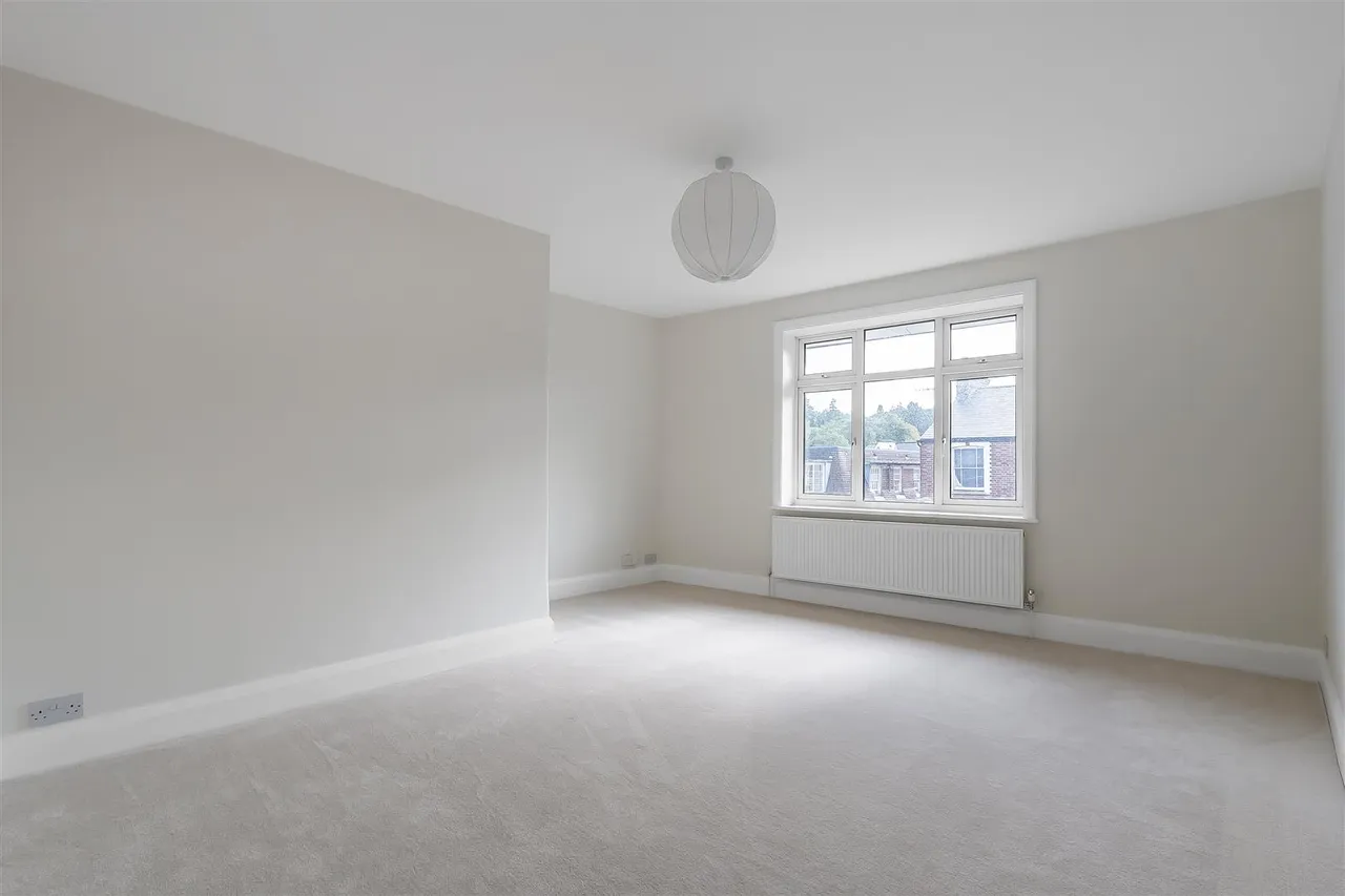 High Street, Dorking, RH4, photo 5