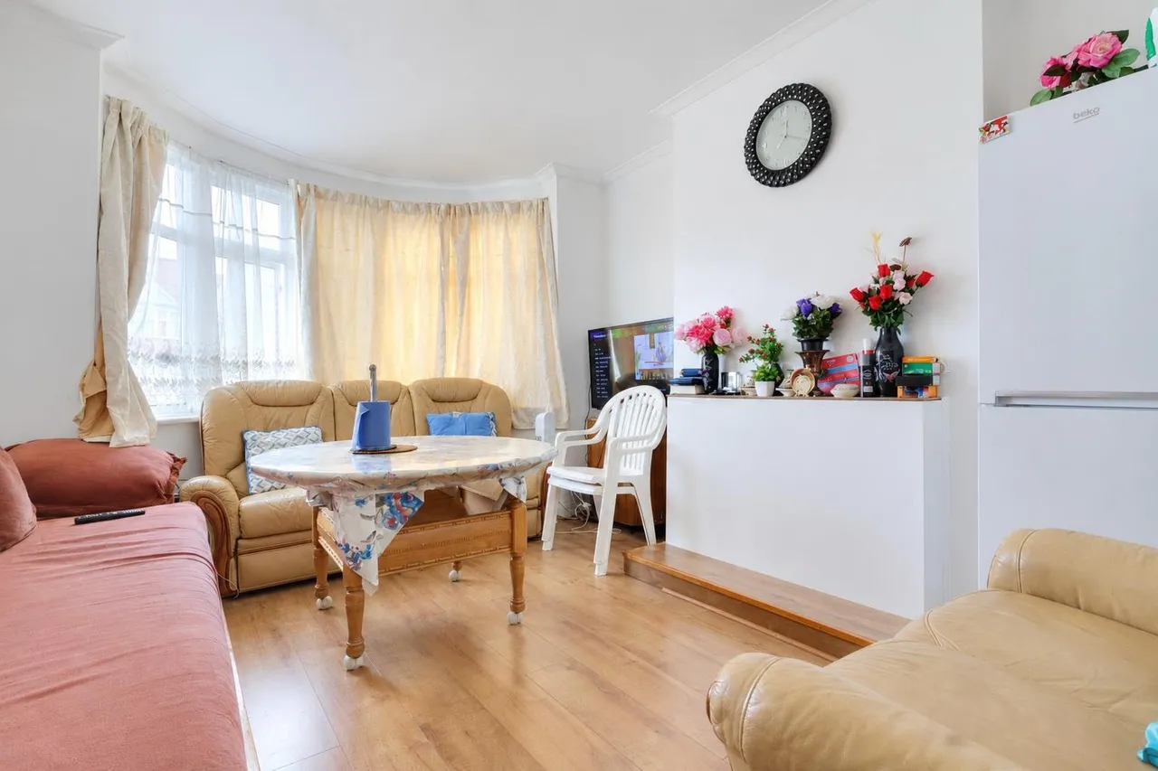 Dennis Avenue, Wembley, HA9, photo 2