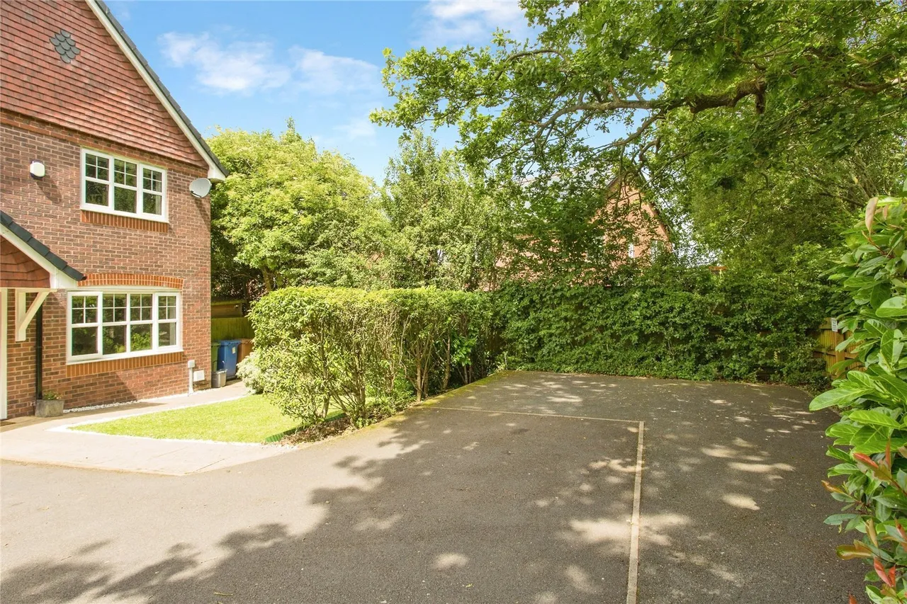 Cypress Close, Leyland, PR25, photo 3