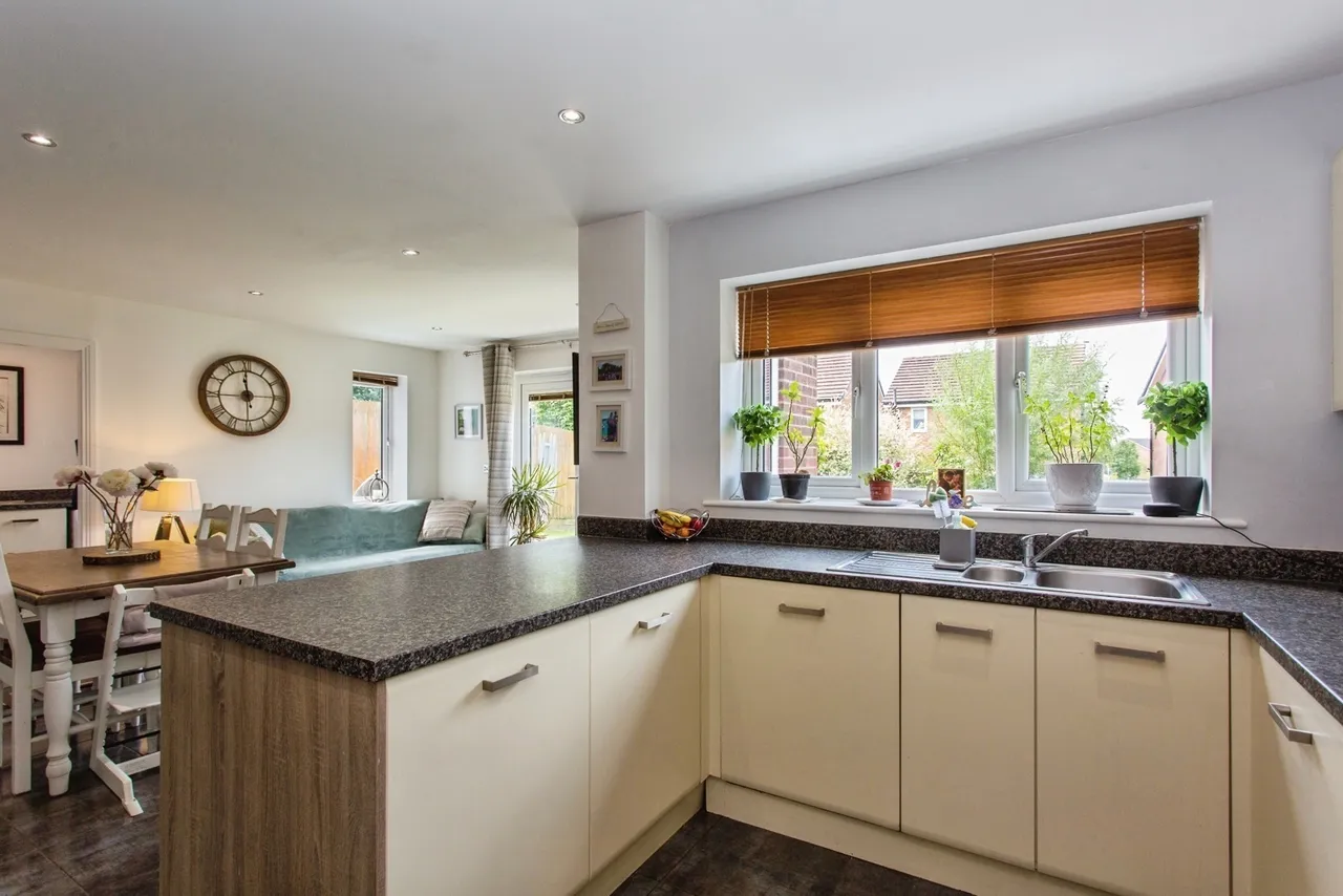 Cypress Close, Leyland, PR25, photo 9