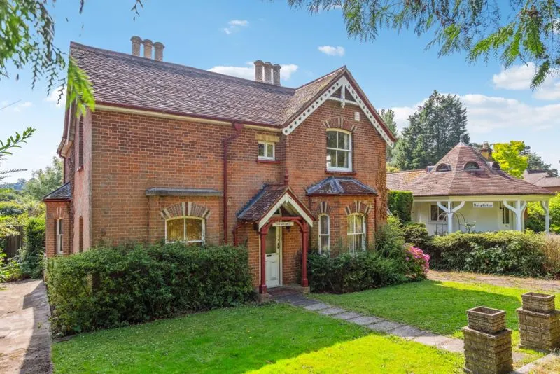 3 bed house for sale — Hedsor Road, Bourne End SL8 5DP