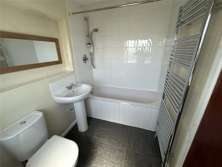Pines Road, Bitton, BS30, photo 3