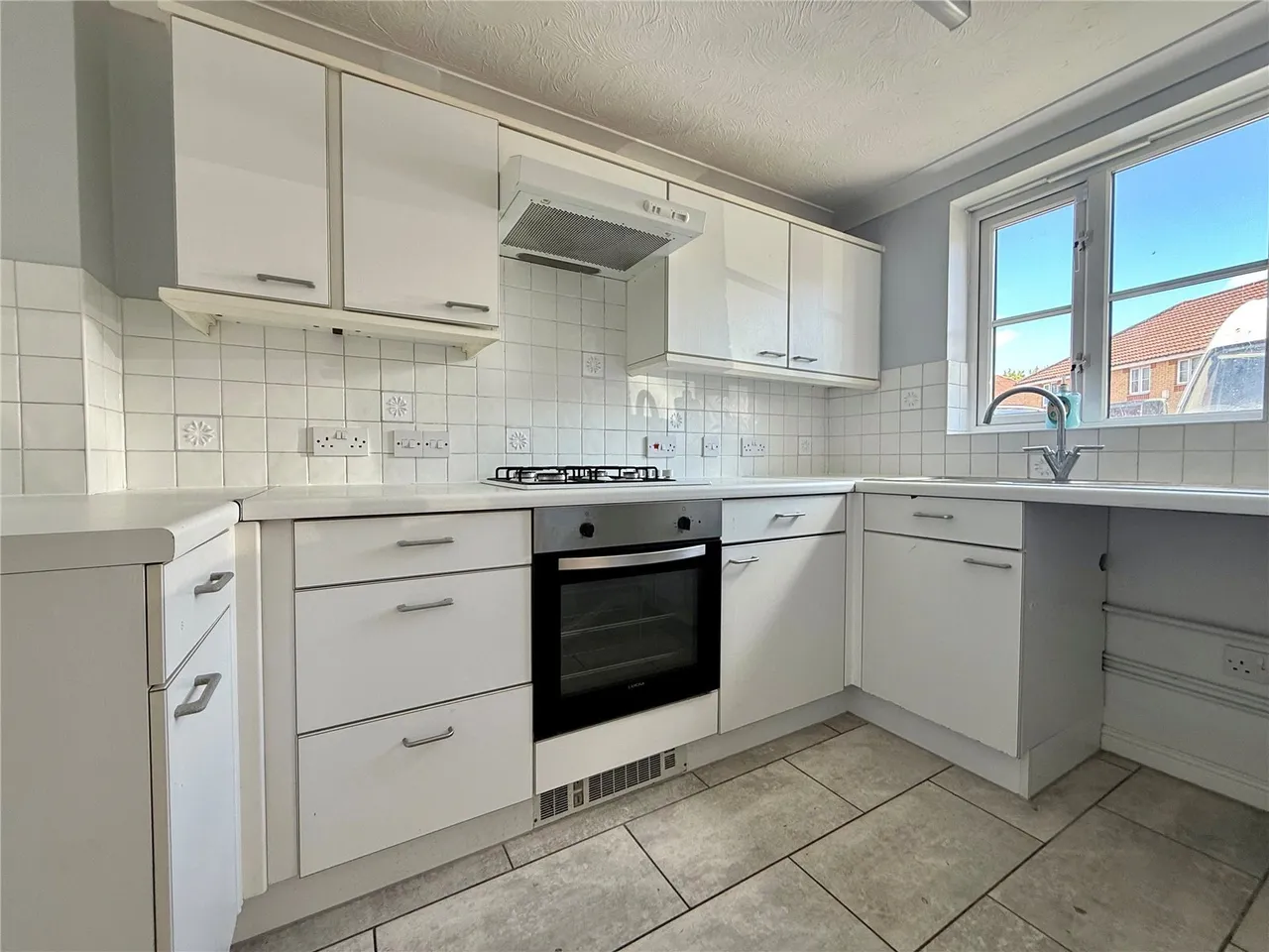 Swiftsure Road, Chafford Hundred, Grays, Essex, RM16, photo 2