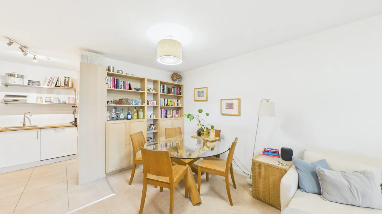 Wingate Square, London, SW4, photo 12