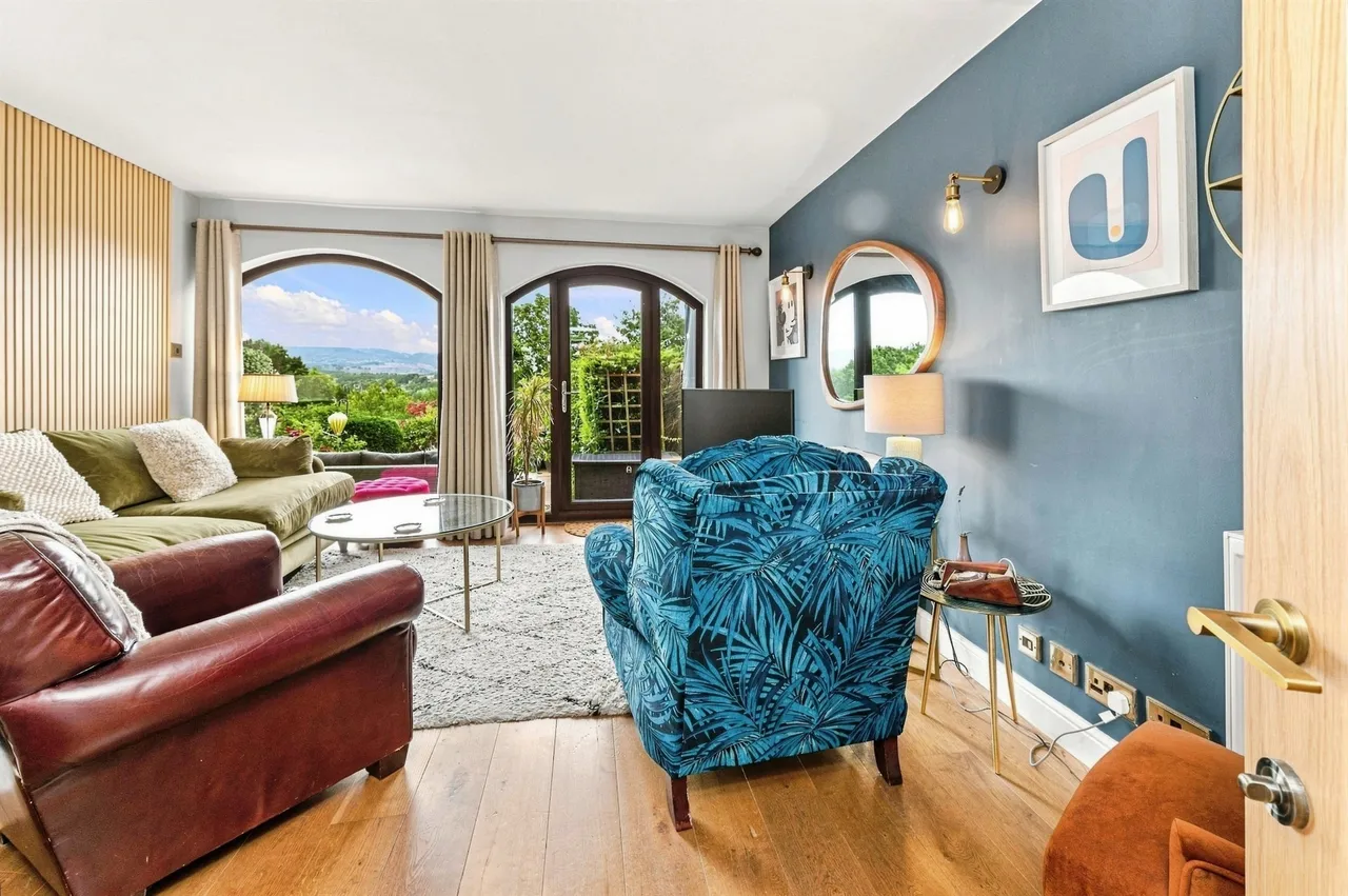 Cliff Hill Court, HOLMFIRTH, photo 3