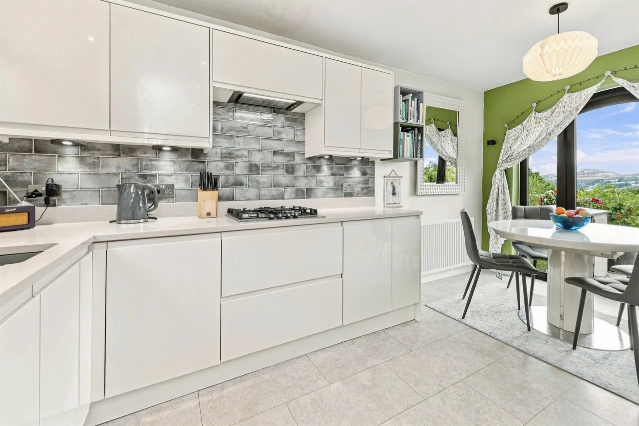 Cliff Hill Court, HOLMFIRTH, photo 7