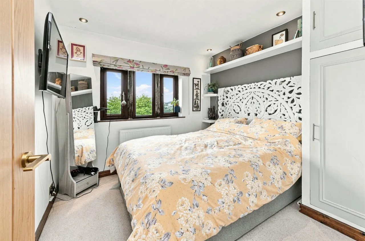 Cliff Hill Court, HOLMFIRTH, photo 9