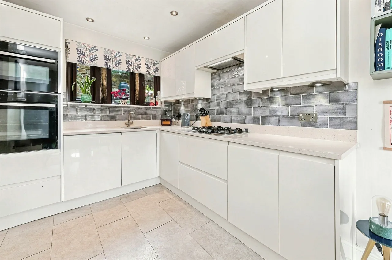 Cliff Hill Court, HOLMFIRTH, photo 2